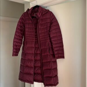 Women’s Burgundy Plum Down Puffer Hooded - Light Transition/Winter Coat (Size M)
